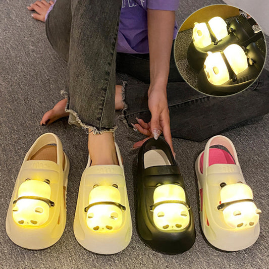 2024 Pantoufles mignonnes avec lampe panda Sandales d'été pour femme Chaussures légères et amusantes pour femmes