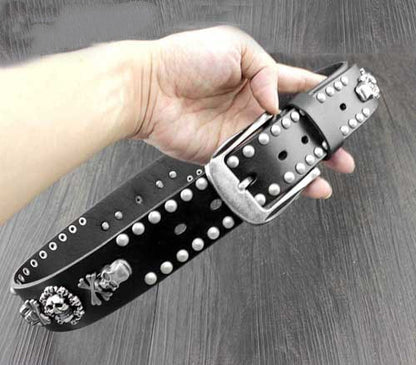 Ceinture en cuir de vachette avec rivets et tête de mort