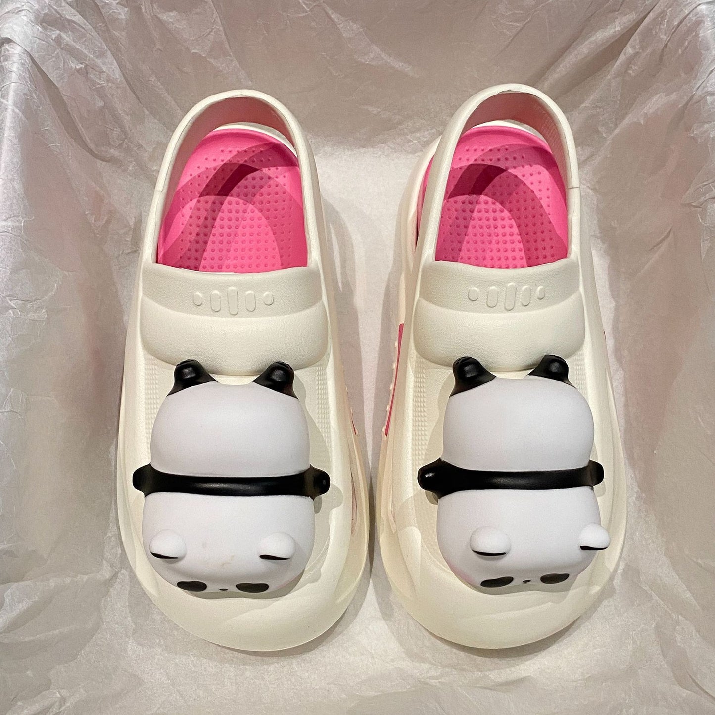 2024 Pantoufles mignonnes avec lampe panda Sandales d'été pour femme Chaussures légères et amusantes pour femmes