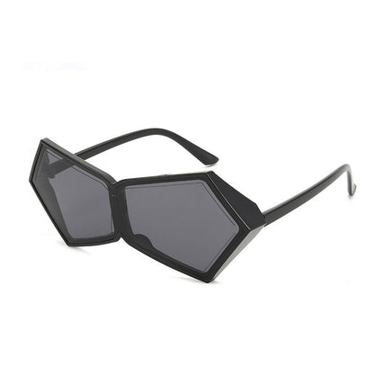 Modische Sonnenbrille mit UV-Schutz und Polygonrahmen