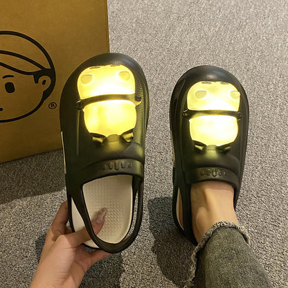 2024 Pantoufles mignonnes avec lampe panda Sandales d'été pour femme Chaussures légères et amusantes pour femmes