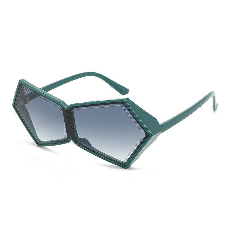 Modische Sonnenbrille mit UV-Schutz und Polygonrahmen