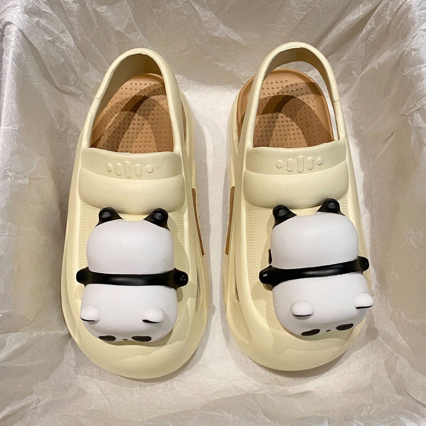 2024 Pantoufles mignonnes avec lampe panda Sandales d'été pour femme Chaussures légères et amusantes pour femmes