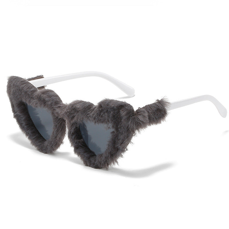 Love Plush With Diamond Street Style Sunglasses For Women