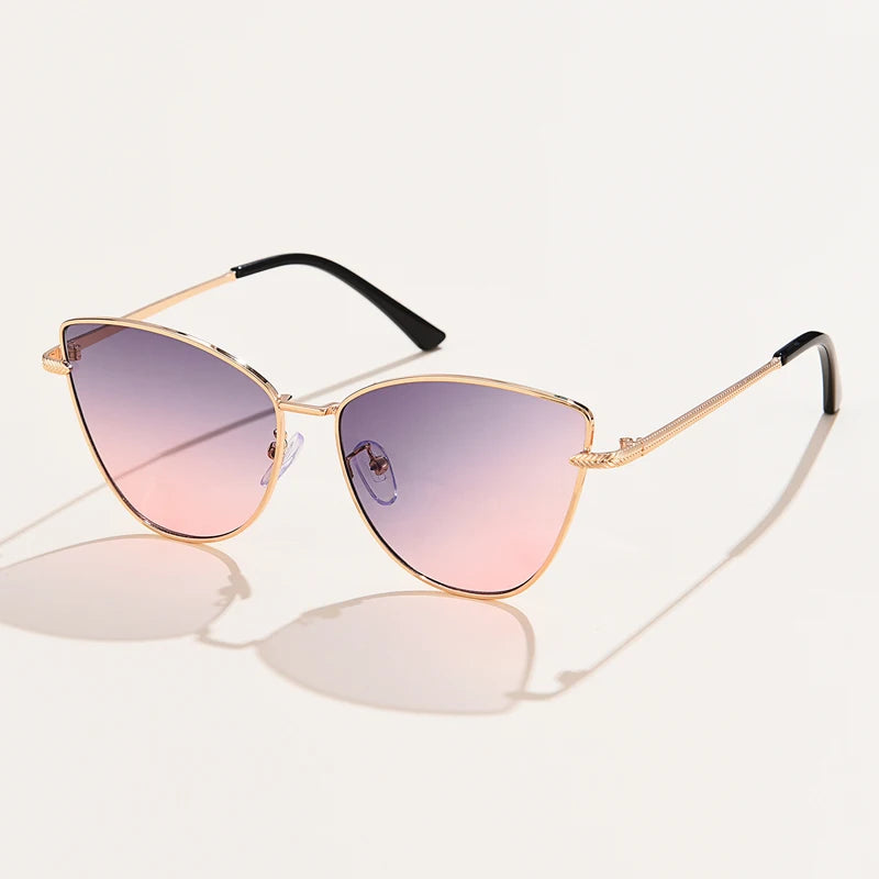 Dreieckige Sonnenbrille mit Metallrahmen für Damen, Katzenauge, trendige kleine modische Cateye-Sonnenbrille, Streetwear-Sonnenbrille, Feminino, UV400