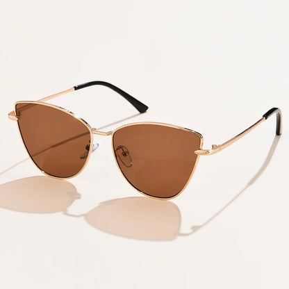 Dreieckige Sonnenbrille mit Metallrahmen für Damen, Katzenauge, trendige kleine modische Cateye-Sonnenbrille, Streetwear-Sonnenbrille, Feminino, UV400