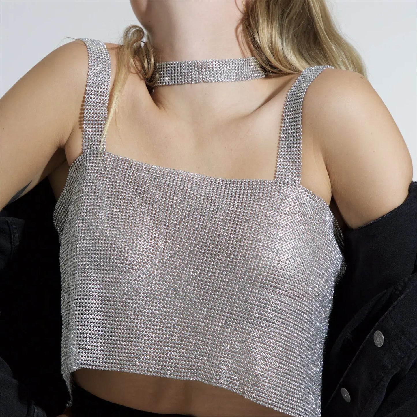 Haut court de fête à strass bling 2024 Mode solide bretelles dos nu diamants paillettes haut court camisole pour femmes