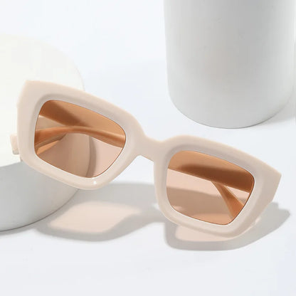 2024 Nouvelles lunettes de soleil carrées rétro pour femmes et hommes, monture transparente à la mode, lunettes pour hommes, nuances UV400, rivets, lunettes de vue