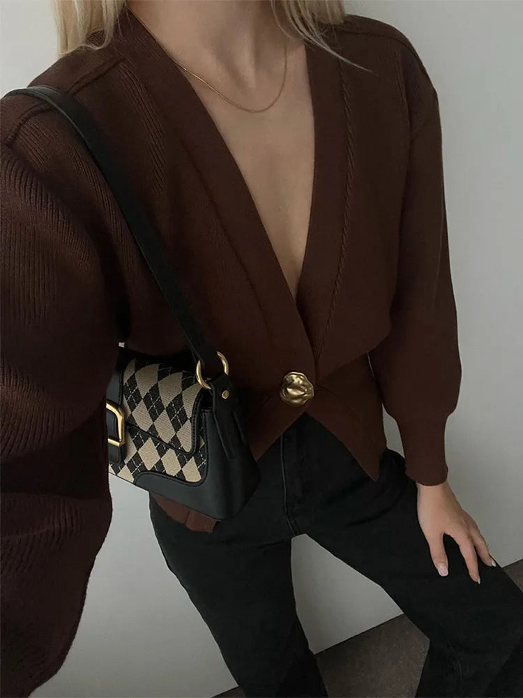 Cardigan tricoté à boutons en métal marron élégant pour femmes, mode col en V à manches longues, vêtements d'extérieur amples, automne 2024, streetwear haut de gamme