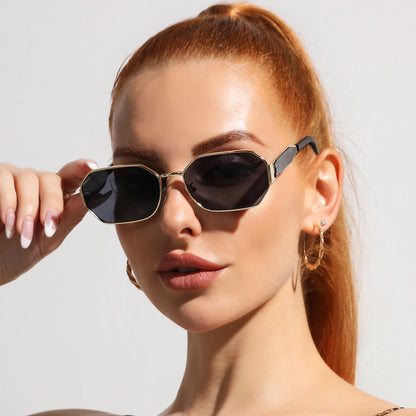 New Fashion Vintage Sunglasses Women Men Brand Designer Retro Metal Rectangle Sun Glasses Female Male Popular Black Eyewear