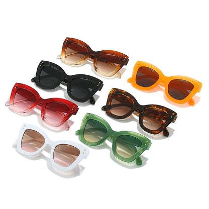 SHAUNA Nouvelles lunettes de soleil œil de chat pour femmes, lunettes de soleil tendance UV400, rivets rétro, lunettes de soleil dégradées pour hommes