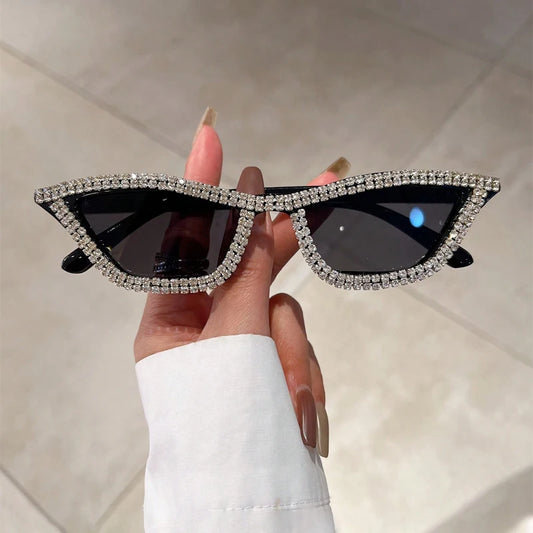 Classic Cat Eye Diamond Sunglasses Fashion Party Travel Sun Glasses for Women UV400 Sun Shades Goggles Luxury Oculos De Sol