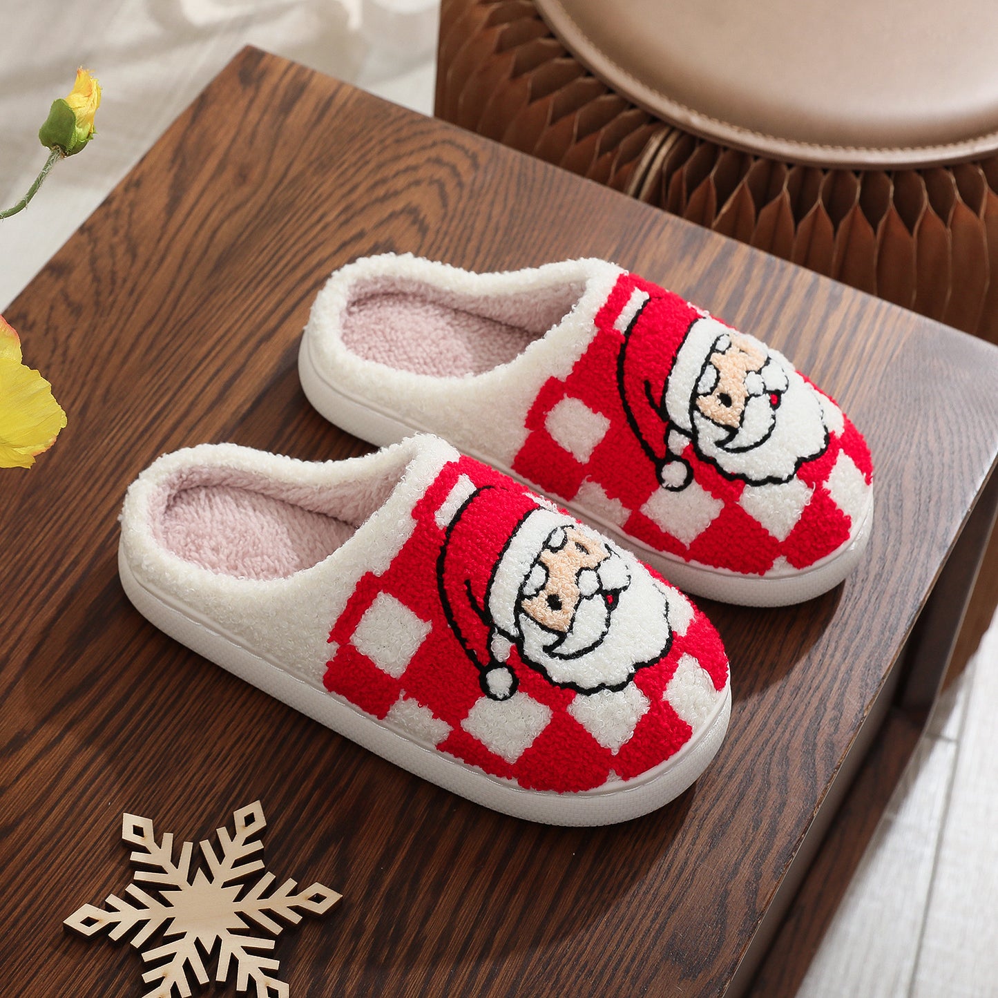 Pantoufles de Noël à carreaux Père Noël pour femme, chaussures d'hiver antidérapantes pour l'intérieur et la chambre à coucher