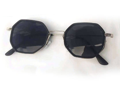 Sonnenbrille mit großem Rahmen und schmaler Optik, UV-geschützter Sonnenschutz, Retro-Sonnenbrille mit Metallschläger für Herren und Damen