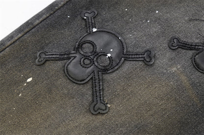 Modische Jeans mit dunklem Totenkopf-Kreuz für Männer