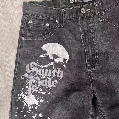 Lässige Jeansshorts für Herren mit Totenkopf-Print